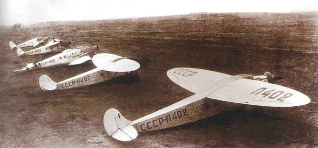 Самолеты К-5 на взлетном поле харьковского аэропорта 1930 г..jpg